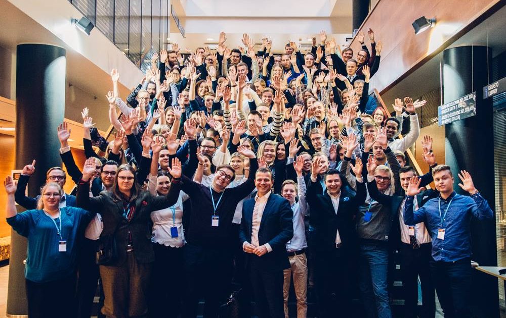 Kokoomusnuoret hakee poliittista suunnittelijaa