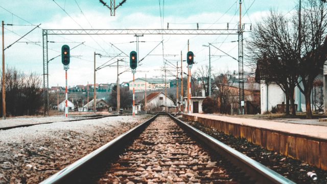 Kuvituskuva: Kokoomusnuoret: Hallitus, miksi jarrutatte raidehankkeita?