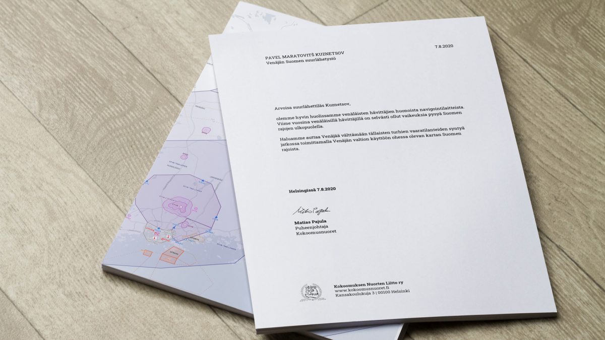 Kokoomusnuoret toimittaa kartan Suomen rajoista Venäjän suurlähettiläälle