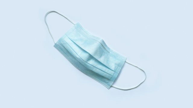 Kuvituskuva: Ihmiset on päästettävä ahdingosta koronapassilla