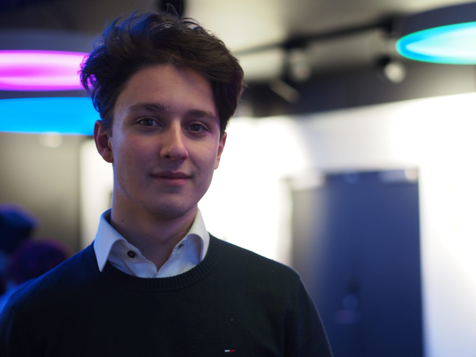 Joel Elmaci Kokoomusnuorten politiikan ja viestinnän suunnittelijaksi