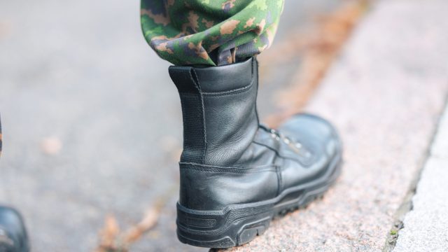 Kuvituskuva: Naiset kuuluvat sinne mihin miehetkin, myös maanpuolustuksessa – Helsingin, Satakunnan, Savo-Karjalan, Kaakkois-Suomen, Oulun Läänin, Lapin ja Hämeen Kokoomusnuoret jyrähtävät