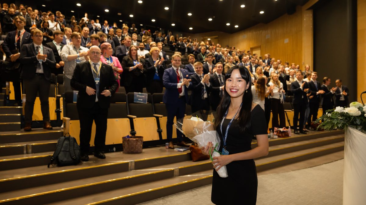 Binga Tupamäki jatkokaudelle Kokoomusnuorten puheenjohtajaksi