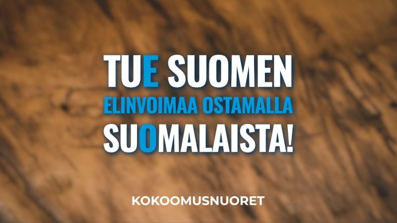 Taustalla hieman sumennettu puinen pinta, ja keskellä on suurella tekstillä 