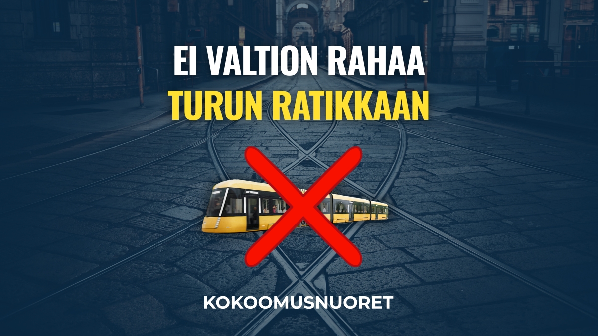 Kuvituskuva, jonka taustalla on tummansinisellä värikalvolla peitetty valokuva raitiovaunukiskoista kaupunkiympäristössä. Kuvan yläosassa on lihavoitu teksti 